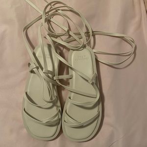 Abercrombie & Fitch white gladiator lace up sandals 6